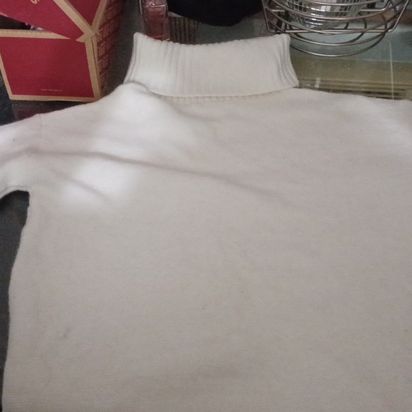 Small turtle neck made in Bangladesh - Picture 2 of 3